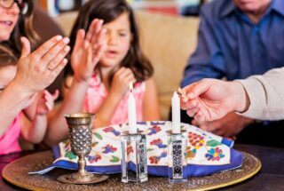 family celebrates Shabbat